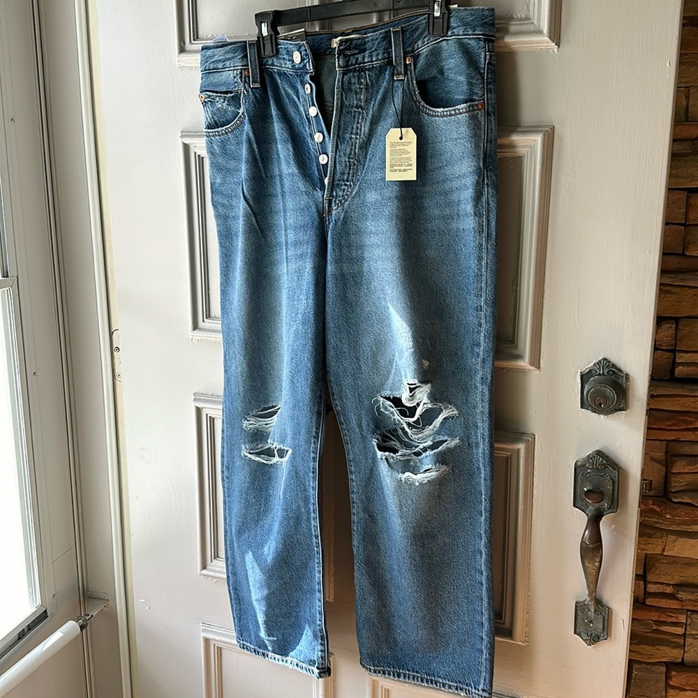 32 X 27 Levi’s button down jeans, rib cage straight ankle, a super high rise NWT